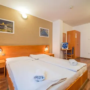 central-green.inbudapesthotels.com/